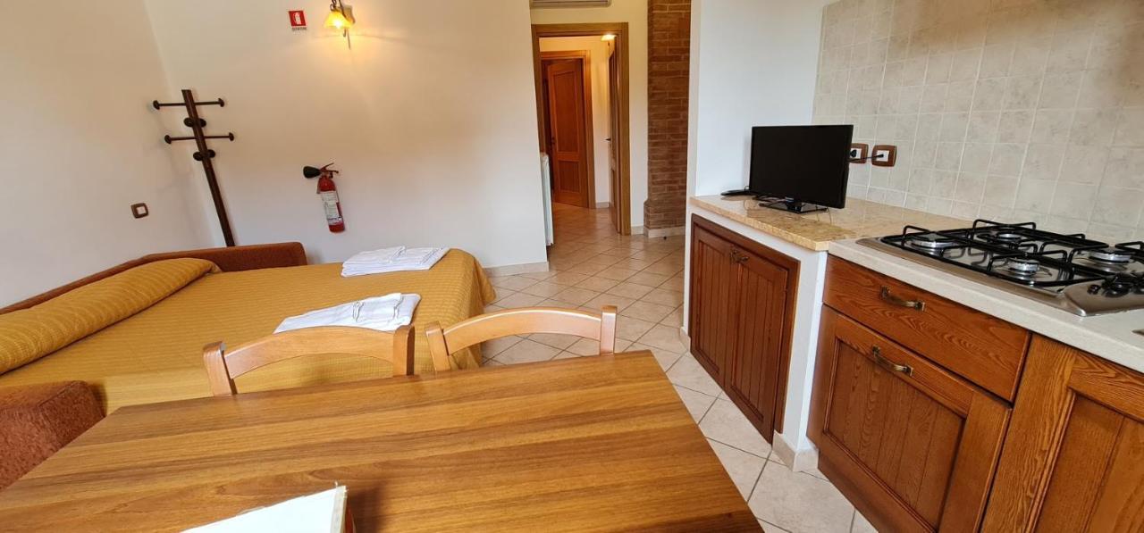 Oasi Del Grillo Aparthotel Castelnuovo Berardenga Exteriör bild