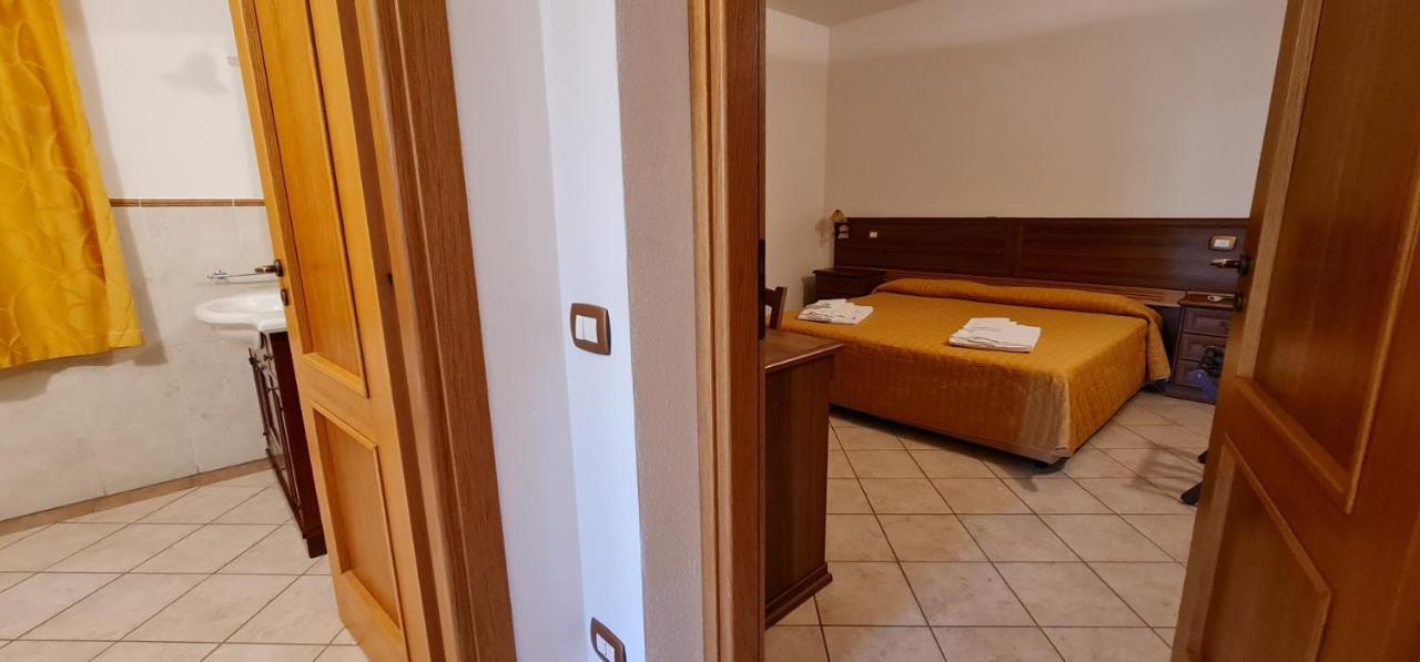 Oasi Del Grillo Aparthotel Castelnuovo Berardenga Exteriör bild