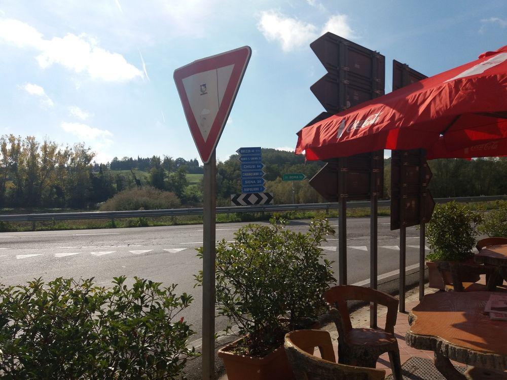 Oasi Del Grillo Aparthotel Castelnuovo Berardenga Exteriör bild