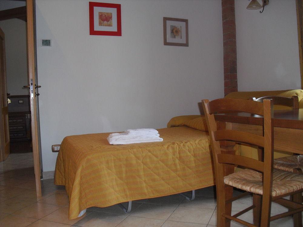 Oasi Del Grillo Aparthotel Castelnuovo Berardenga Exteriör bild