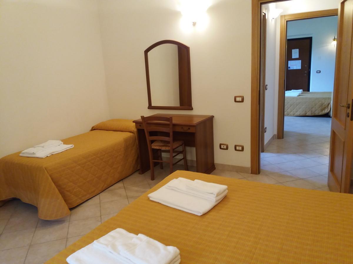 Oasi Del Grillo Aparthotel Castelnuovo Berardenga Exteriör bild
