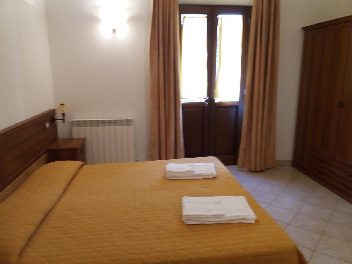 Oasi Del Grillo Aparthotel Castelnuovo Berardenga Exteriör bild