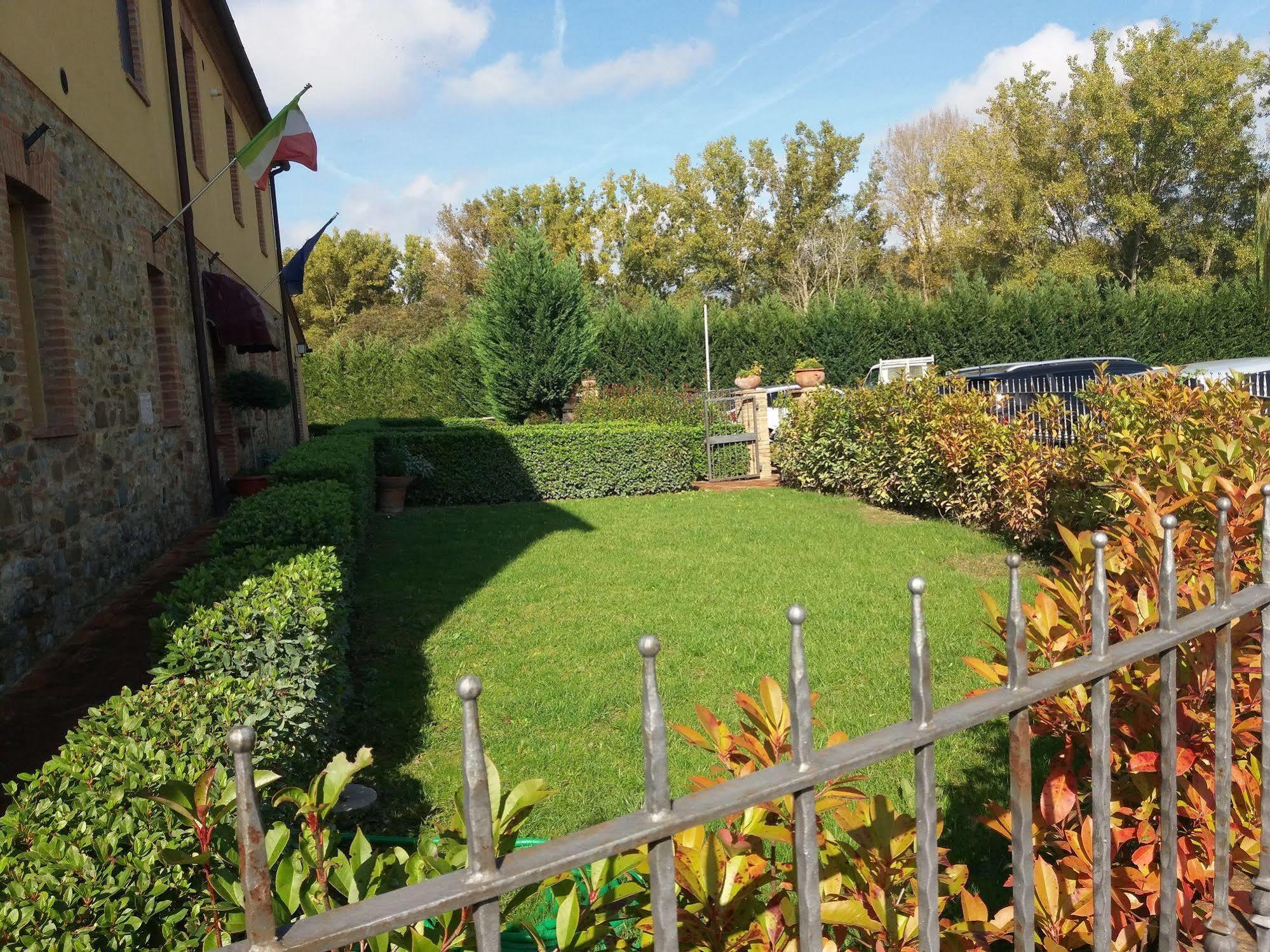 Oasi Del Grillo Aparthotel Castelnuovo Berardenga Exteriör bild