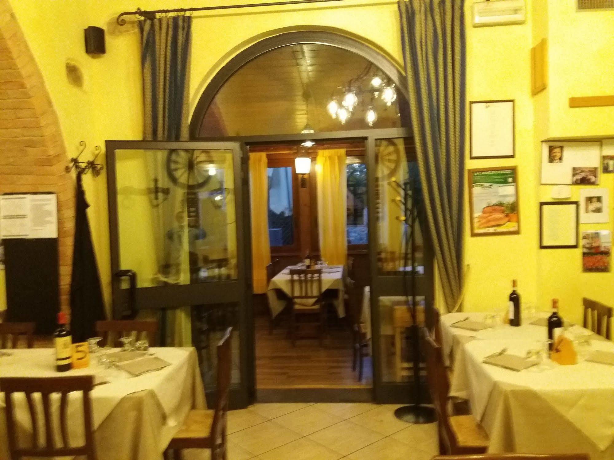 Oasi Del Grillo Aparthotel Castelnuovo Berardenga Exteriör bild