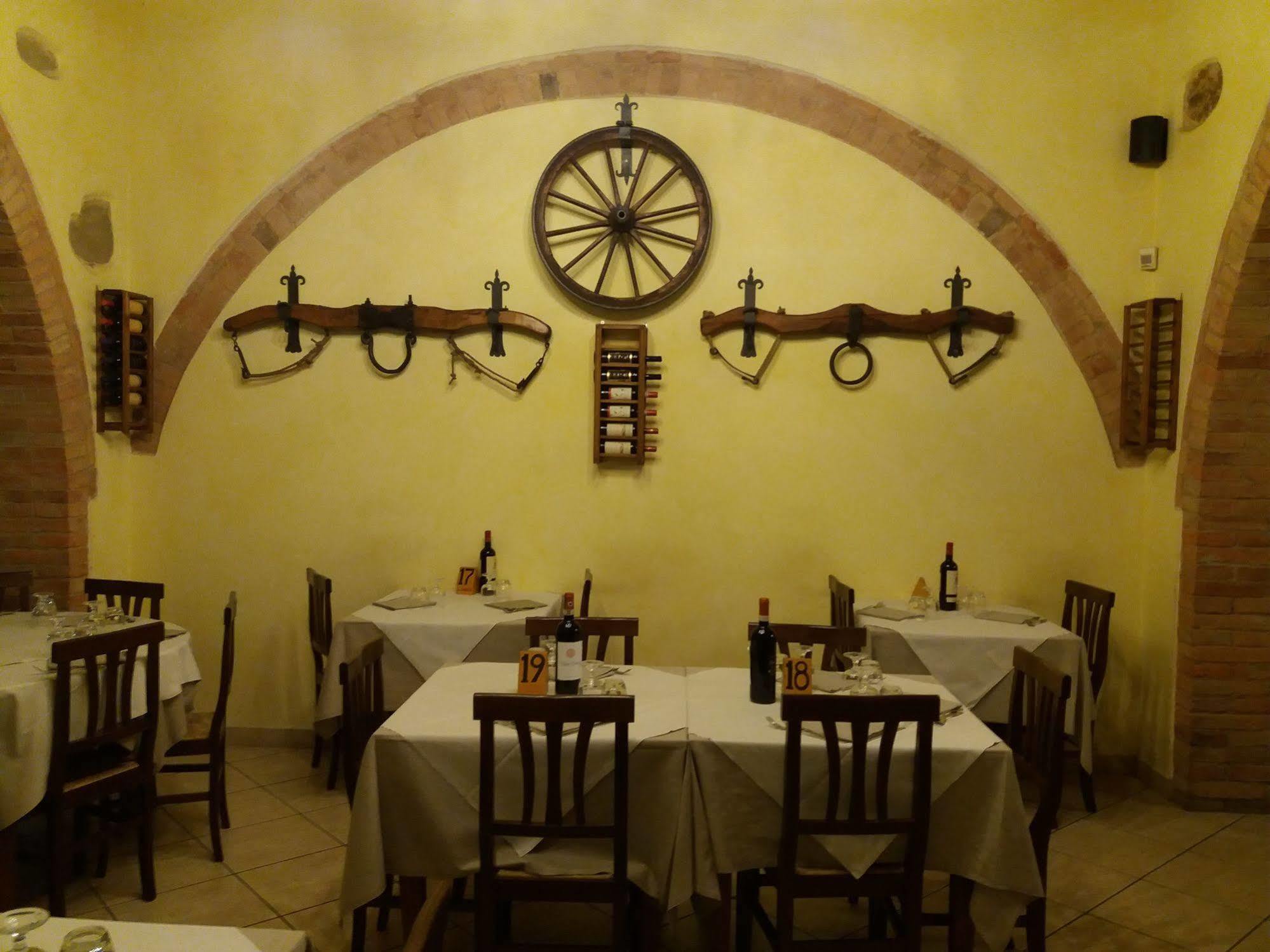 Oasi Del Grillo Aparthotel Castelnuovo Berardenga Exteriör bild