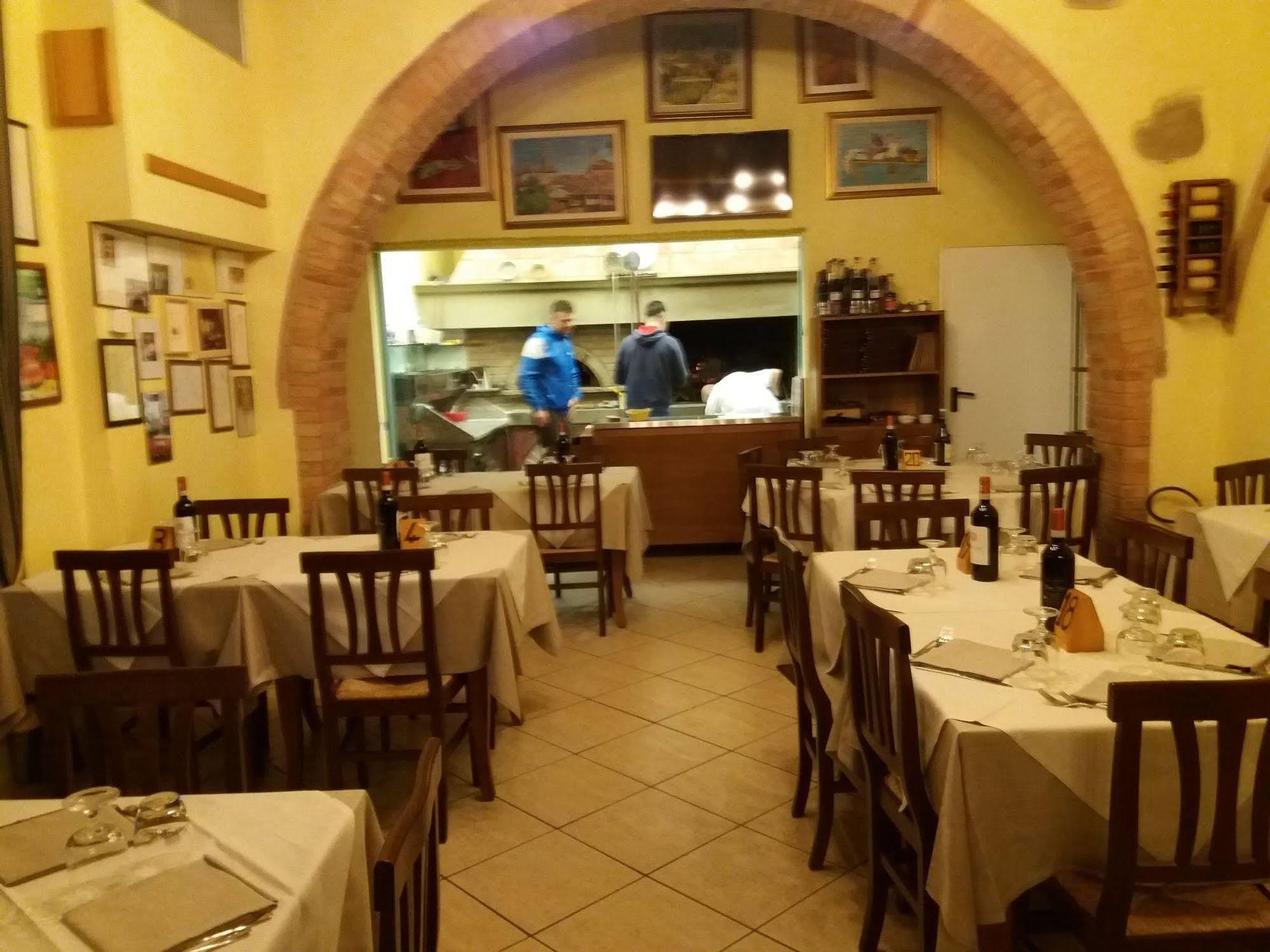 Oasi Del Grillo Aparthotel Castelnuovo Berardenga Exteriör bild