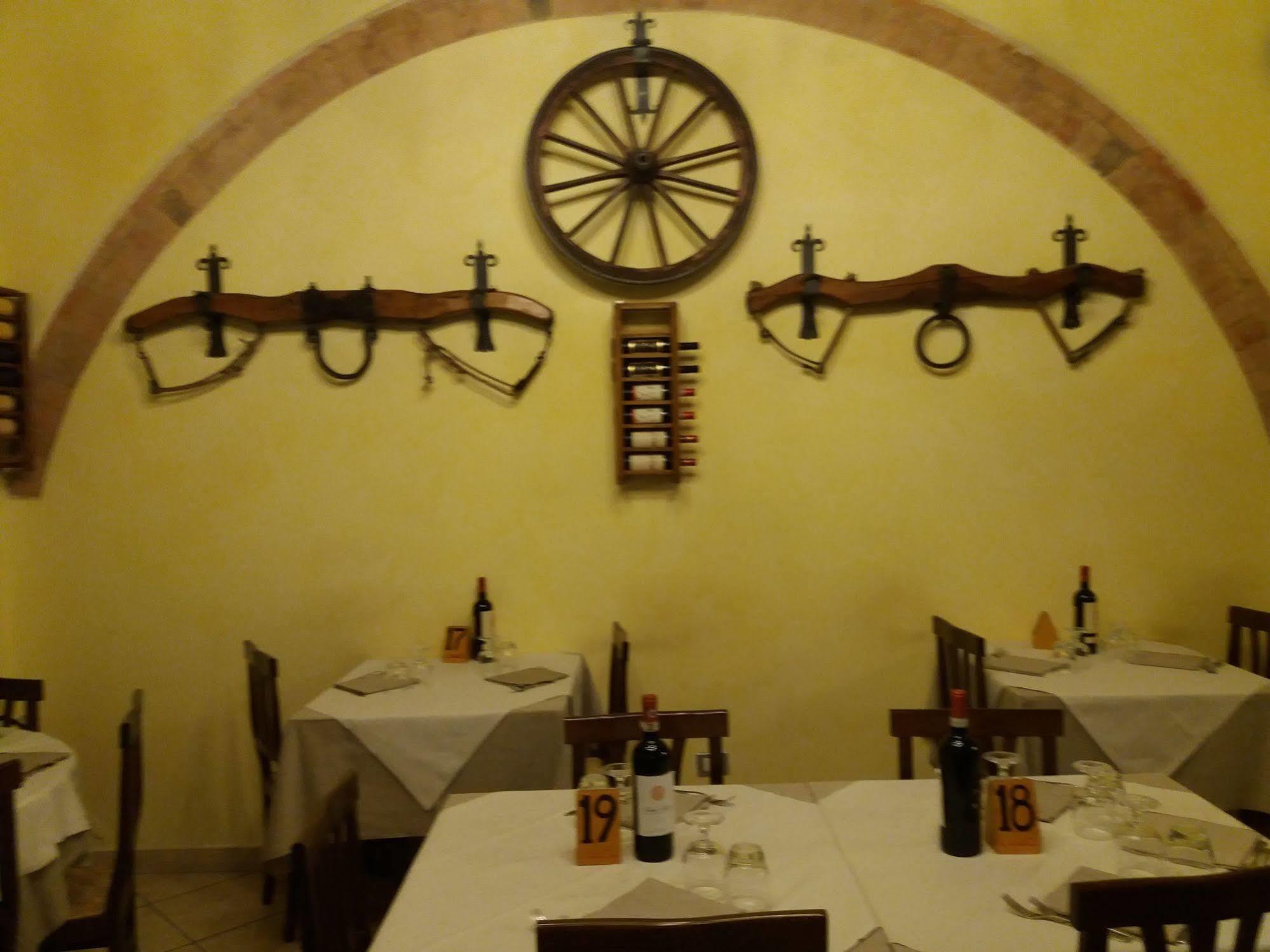 Oasi Del Grillo Aparthotel Castelnuovo Berardenga Exteriör bild
