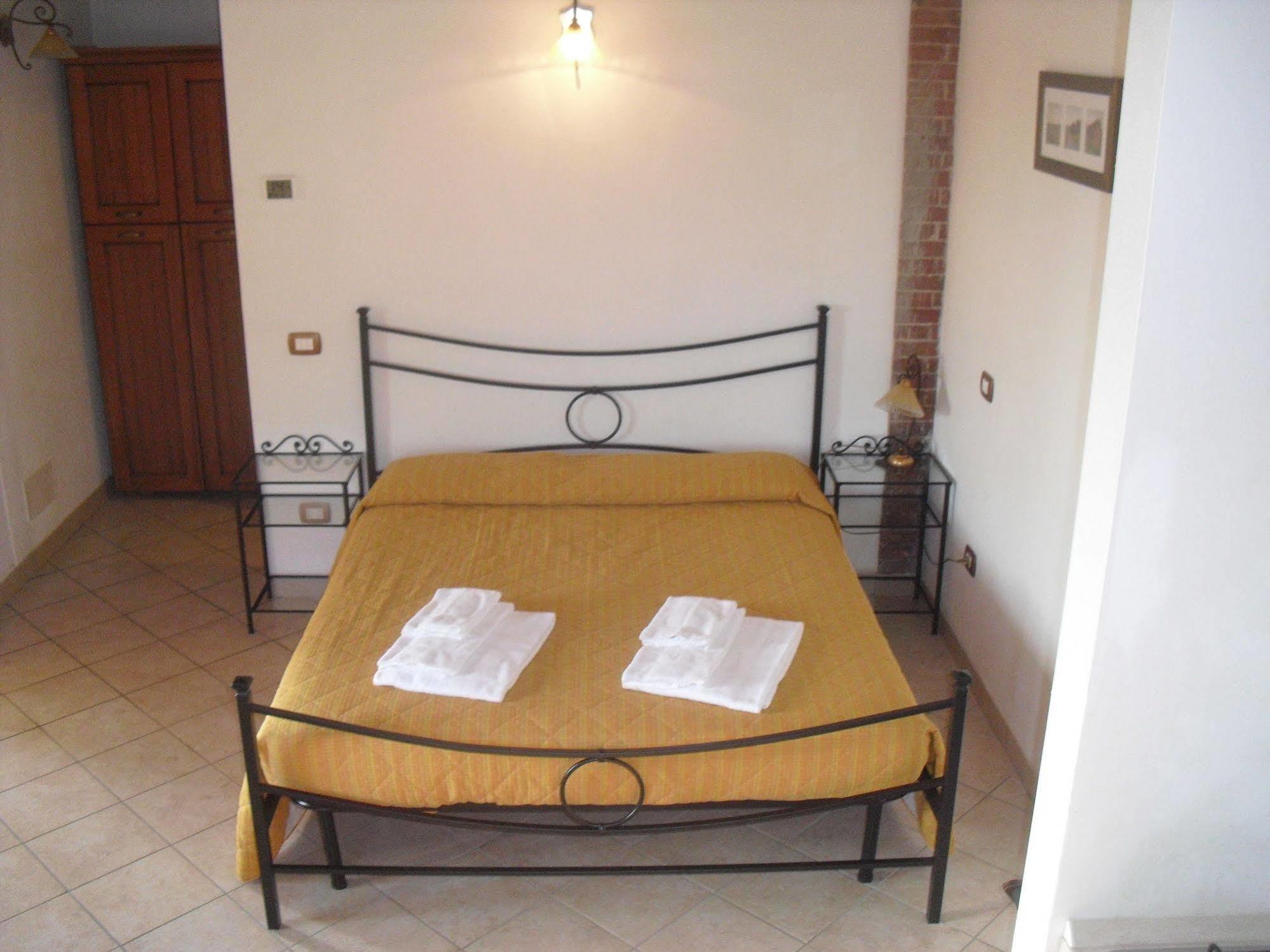 Oasi Del Grillo Aparthotel Castelnuovo Berardenga Exteriör bild