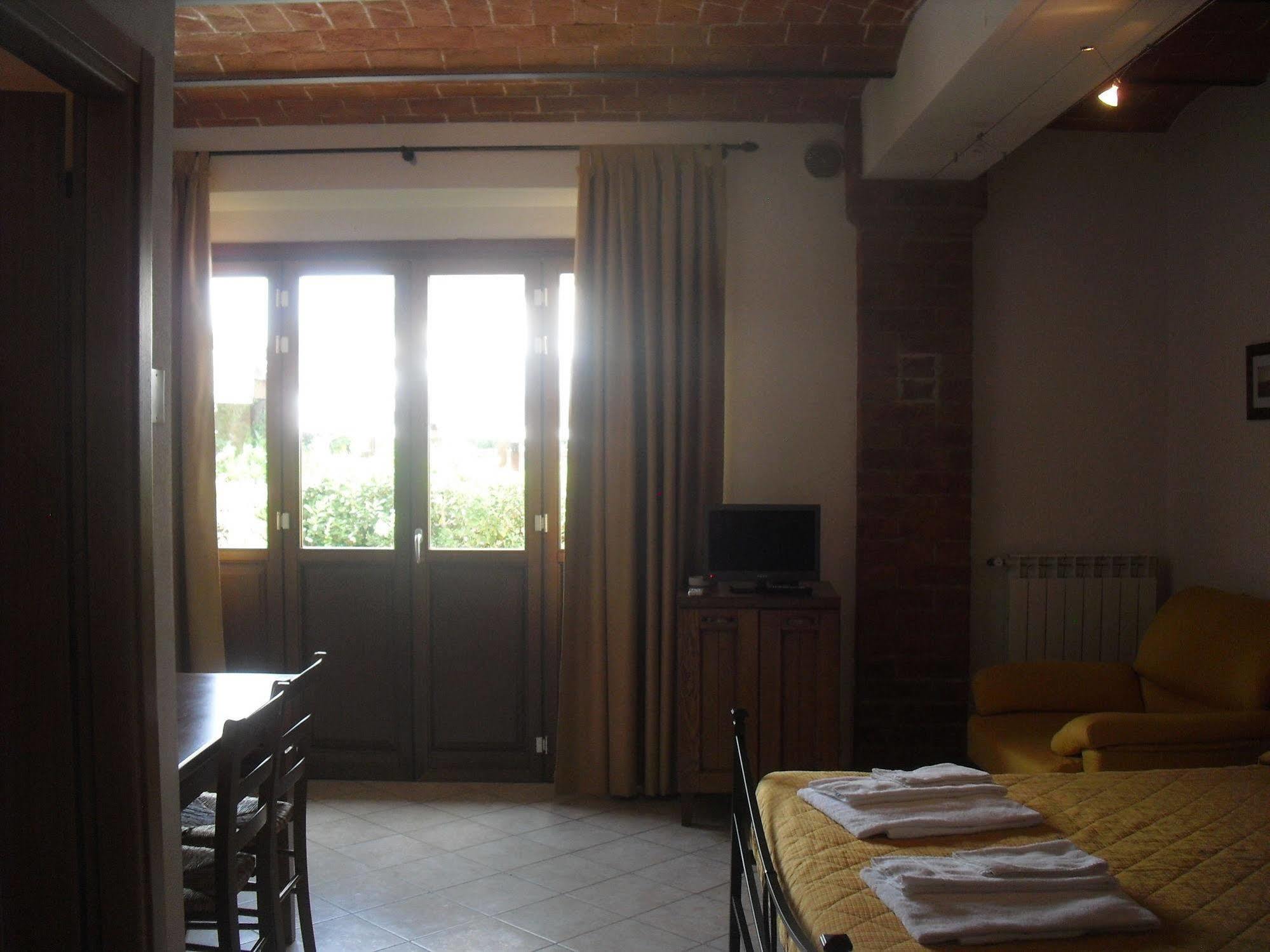 Oasi Del Grillo Aparthotel Castelnuovo Berardenga Exteriör bild
